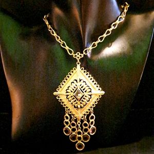 Fashion medallion Necklace